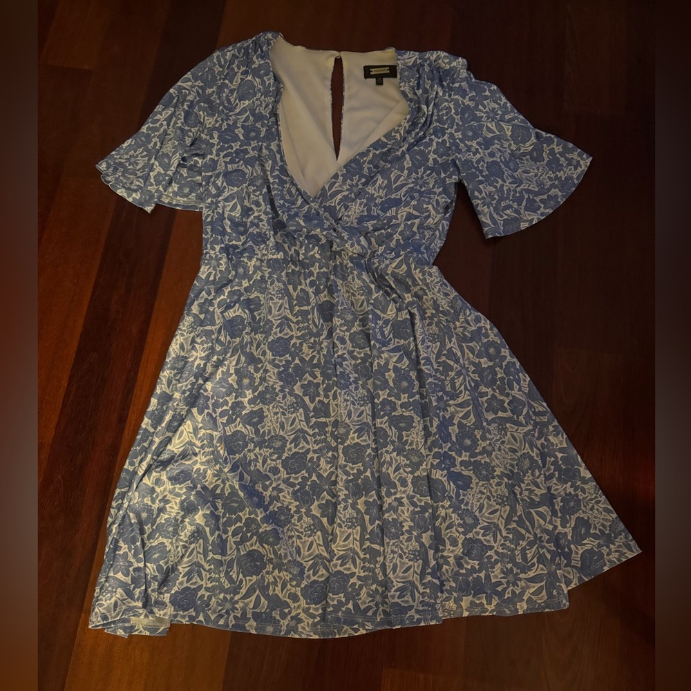 Alexia Admor Blue and White Floral Midi Dress